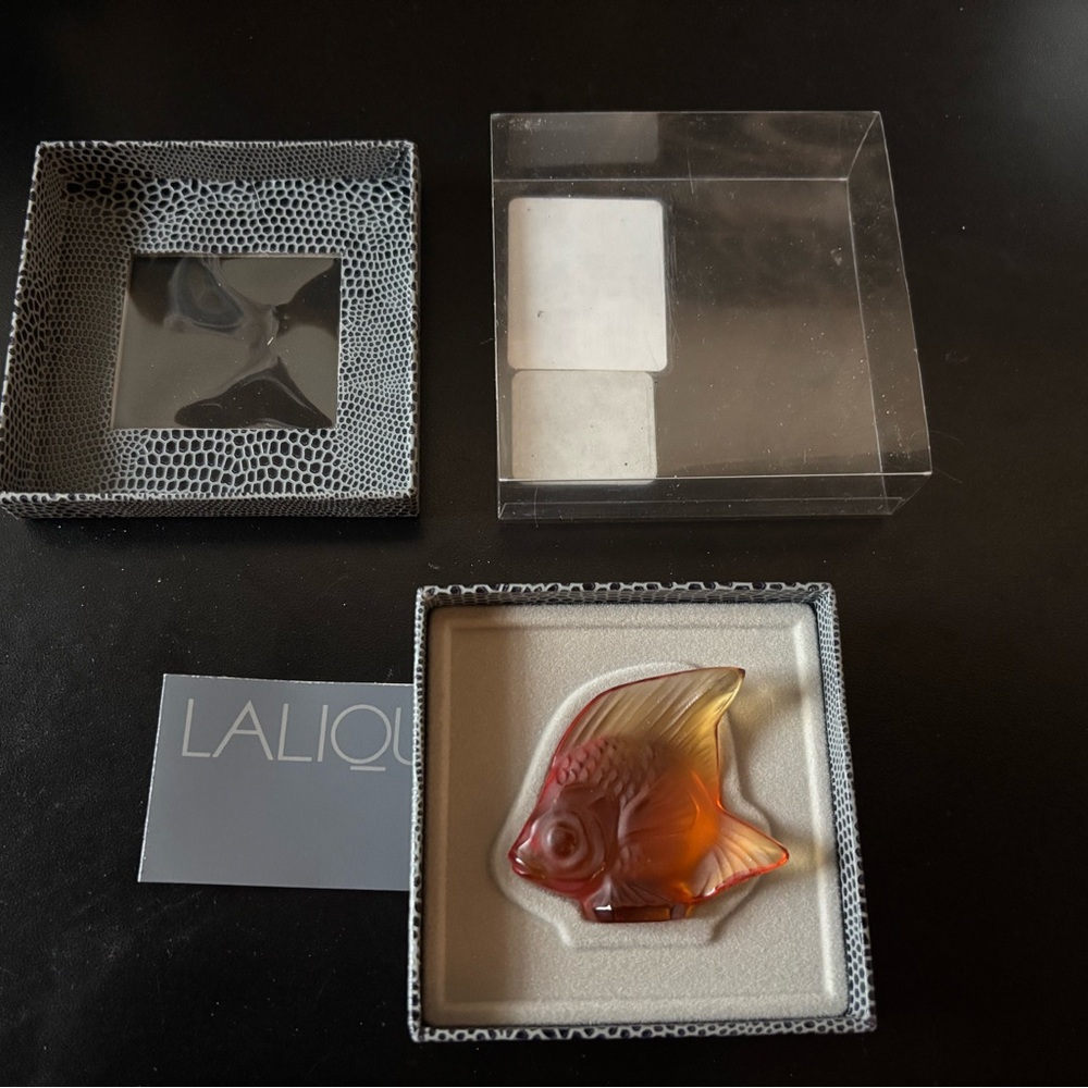 Lalique Signed Seal Fish Amber (Cachet Poisson Ambre) in Box Code 3000700